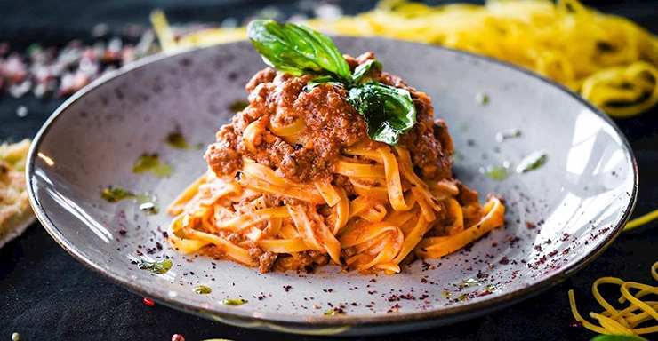 Stylish Tomato-based Pasta for a Light Bite