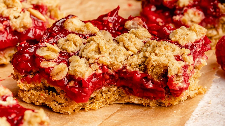 Raspberry Oatmeal Crumble Bars